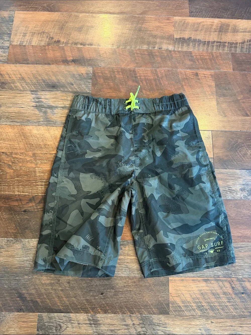 GAP Boys' Camo Swim Trunks with Lime Drawstring 10 (5240irina)